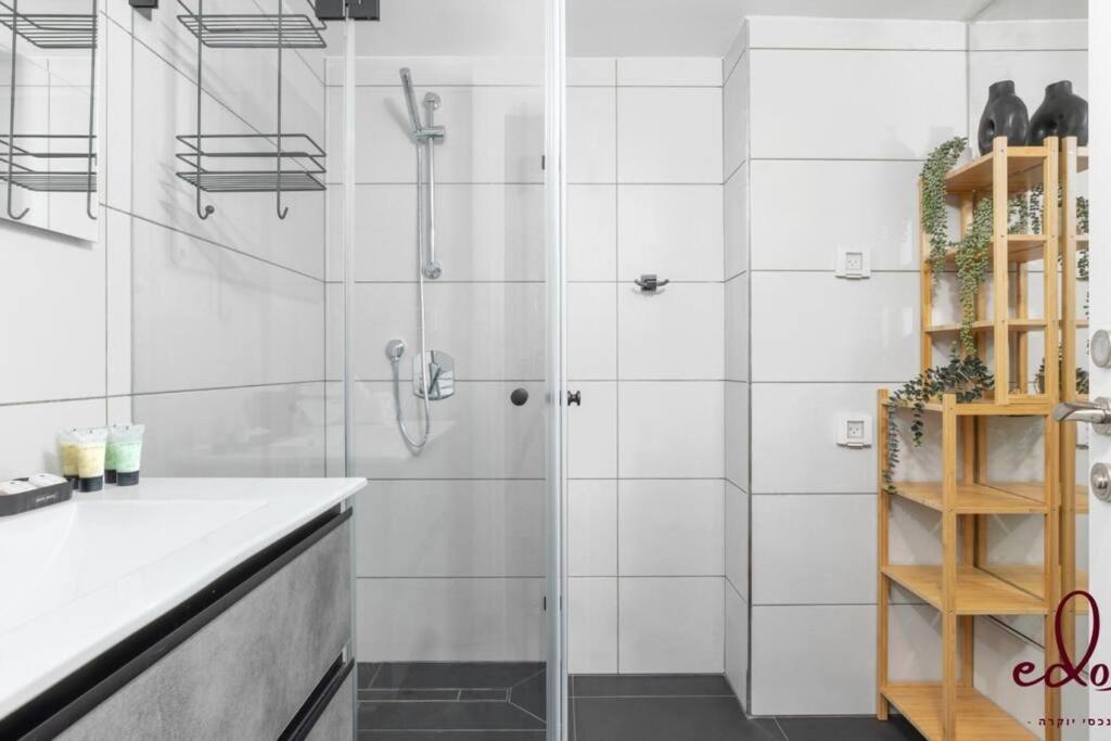 Apartment דירה מהממת 50 מטר מהחוף- By Edom