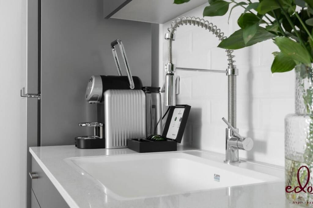 דירה מהממת 50 מטר מהחוף- By Edom Apartment